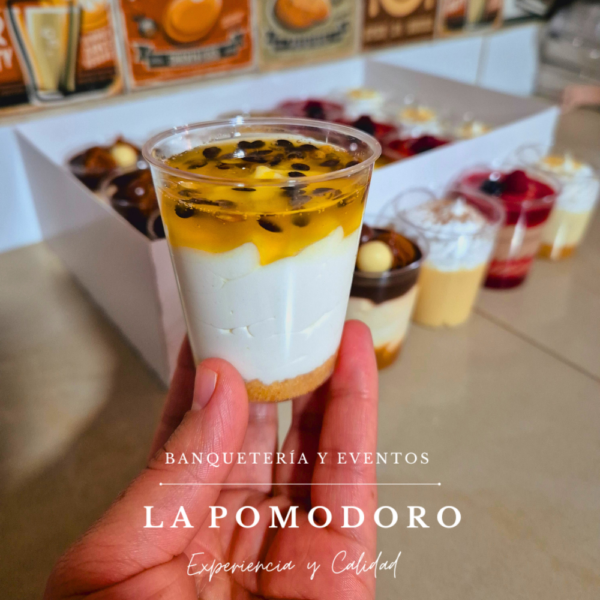 15 shot de postres 5 variedades (suspiro, pie de limón, manjarate, mousse chocolate, chessecake maracuya) - Imagen 3