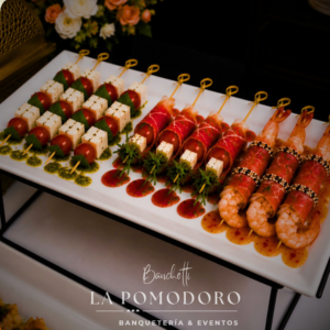 45 brochetas frías 3 variedades + salsas (capresse, camarón, queso jamón serrano)
