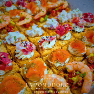 Pack - 48 crostinis premium (j. serrano, salmón, camarón, palmitos)