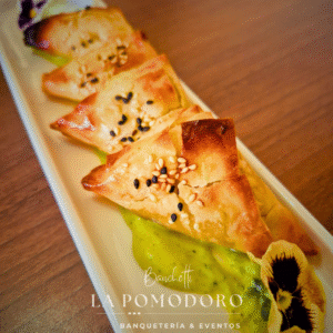 25 empanadas de cóctel masa filo (pastelera de choclo pollo)