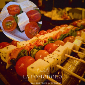30 brochetas frías 2 variedades + salsas (capresse y queso jamón serrano)