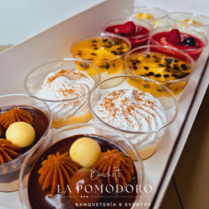 10 shot de postres 5 variedades (suspiro, pie de limón, manjarate, mousse chocolate, chessecake maracuya)