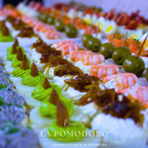 Pack - 108 canapés premium (camarón, palmito, capresse, jamón, cebolla caramelizada)