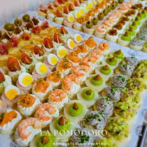 Pack - 108 canapés premium (camarón, salmón, jamón serrano, palmito, camambert)