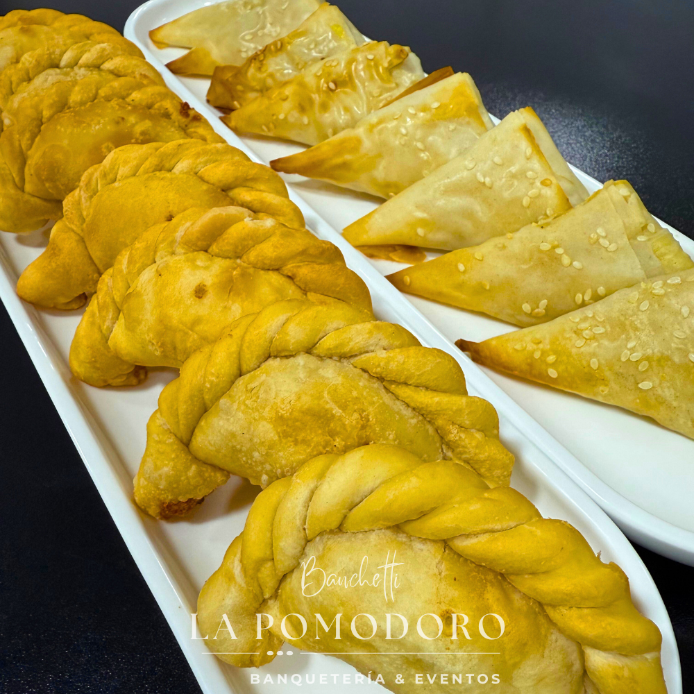 24 empanadas VEGGIE (queso espinaca y queso cebolla)