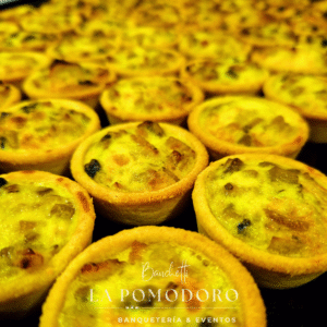 25 Mini tacita rellena de quiche Lorraine cóctel