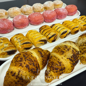 Pack Mix bollería 40 unid - mini hojaldres, croissant relleno, mini berlines