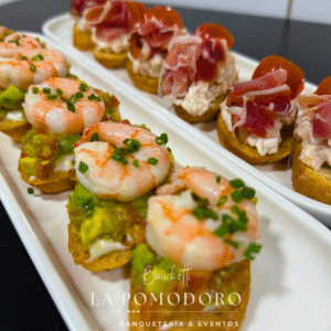 Pack - 30 tapas (pollo jamón serrano y guacamole camarón)