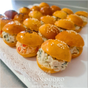 Pack 30 mini sándwich (ave pimentón y ave mayo lechuga mini frica)