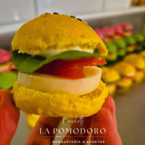 20 mini sándwich palmitos tomate rúcula pan color (VEGANO)