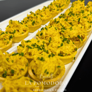 25 Mini tacita rellena de ají de gallina cóctel