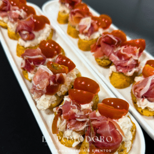 25 tapas tartar de pollo jamón serrano tomate