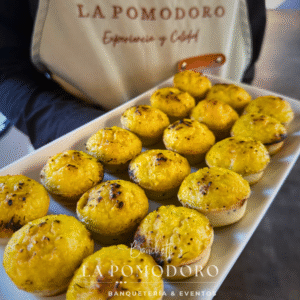 25 Mini pastel de choclo en masita cóctel