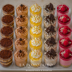 25 shot de postres 5 variedades (choco torta, mousse moka, pie de limón, chessecake oreo, semi frío de frambuesa)